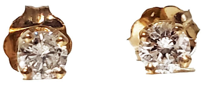 PAIR OF DIAMOND STUD 14KT EARRINGS