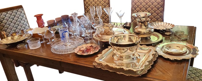 COLLECTION OF VINTAGE SILVERPLATE/GLASSWARE