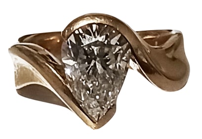 LADYS PEAR SHAPED DIAMOND 14KT RING