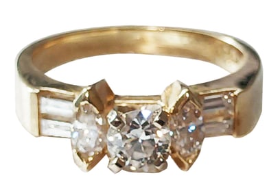 LADYS DIAMOND SOLITAIRE 14KT RING, SET W/ DIAMONDS
