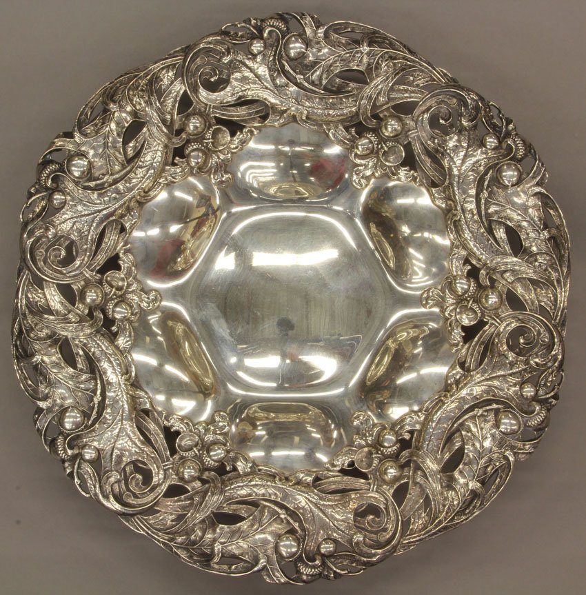 ART NOUVEAU STERLING SILVER CENTER BOWL width- 11 : ART NOUVEAU STERLING SILVER CENTER BOWL width- 11 1/4" weight- 34.5 troy oz.