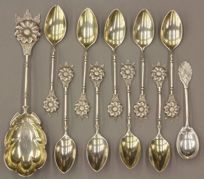 GROUPING OF STERLING SPOONS AND SERVING UTENSILS t: GROUPING OF STERLING SPOONS AND SERVING UTENSILS total- 11 pcs. weight- 6 troy oz.
