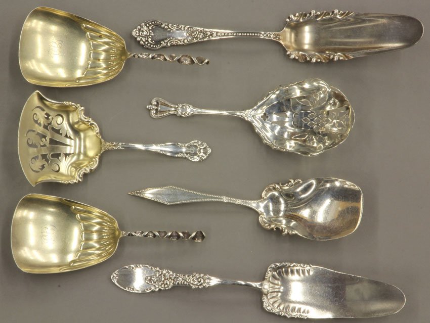 GROUPING OF STERLING SILVER serving spoons, servin: GROUPING OF STERLING SILVER serving spoons, serving utensils total- 7 pcs. weight- 6.5 troy oz.