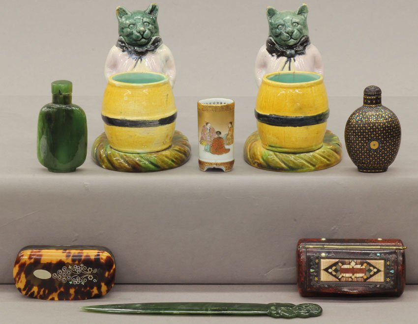 GROUPING OF EUROPEAN AND ASIAN DECORATIVE total (8: GROUPING OF EUROPEAN AND ASIAN DECORATIVE total (8) pcs.