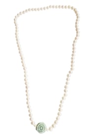 LADYS 6-11 MM PEARL NECKLACE W/ JADE FLOWER