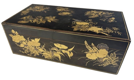 JAPANESE BLACK LACQUERED BOX, EARLY 18TH C.