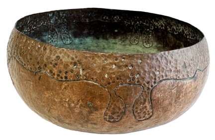 ARTS AND CRAFTS HAMMERED COPPER BOWL