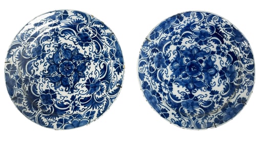 DELFT 18TH C. PAIR OF BLUE & WHITE PLATES