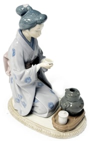 LLADRO PORCELAIN FIGURE OF JAPANESE WOMEN
