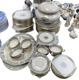 LENOX CHINAS DINNER SERVICE