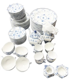 ROYAL CROWN DERBY BLUE LACE DINNER SERVICE