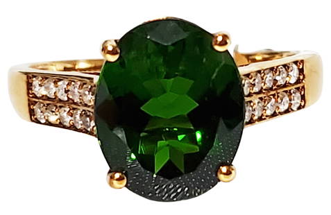 LADYS 10KT DIAMOND & CHROME DIOPSIDE RING: Center stone- 3.70 CTS. Weight- 3 grams Ring size- 8 Shipping U.S. $20 plus insurance