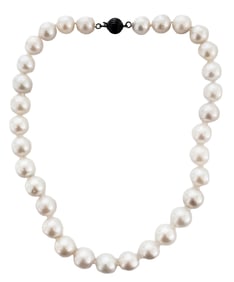 LADYS WHITE CULTURED FRESHWATER PEARL NECKLACE