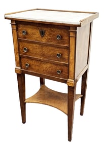 18TH C. WALNUT (3) DRAWER COMMODE
