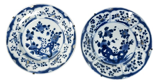CHINESE 18TH C. PAIR OF BLUE & WHITE PLATES