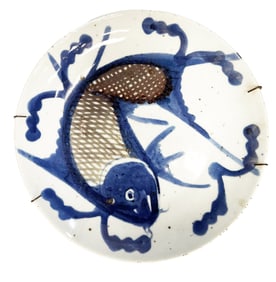 CHINESE VINTAGE PORCELAIN PLATE W/ FISH