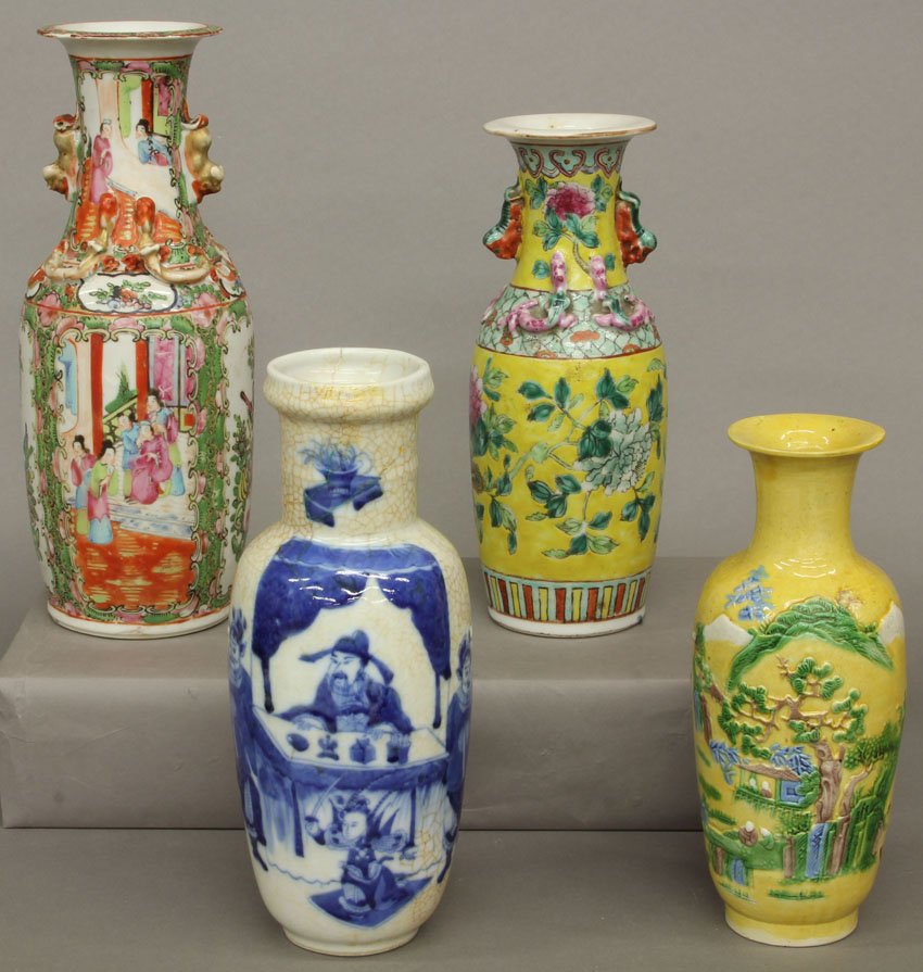 LOT OF (4) CHINESE PORCELAIN VASES Famille Verte, Blue : LOT OF (4) CHINESE PORCELAIN VASES Famille Verte, Blue and White, circa 20th century height- 8 1/2", 11 3/4"