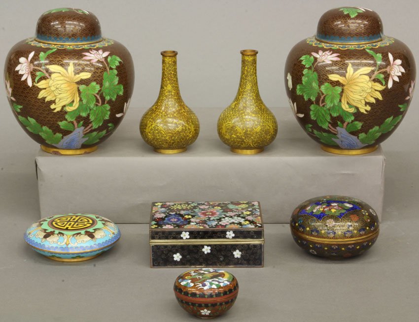 LOT OF (8) CLOISONNE ITEMS dresser box, ginger jars hei: LOT OF (8) CLOISONNE ITEMS dresser box, ginger jars height- 1"- 5 1/2"