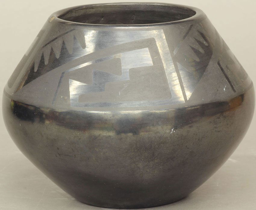 SAN ILDEFONSO PUEBLO VESSEL Signed- Marie height- 5" no: SAN ILDEFONSO PUEBLO VESSEL Signed- Marie height- 5" note- minor chip on rim