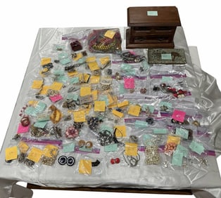 LOT OF COSTUME JEWELRY