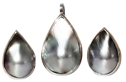 LADYS 18KT PEARL PENDANT & EARRING SET