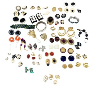 LOT OF (43) PCS. OF COSTUME JEWELRY