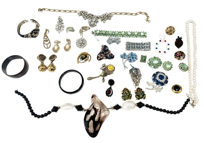 LOT OF (32) PCS. OF COSTUME JEWELRY