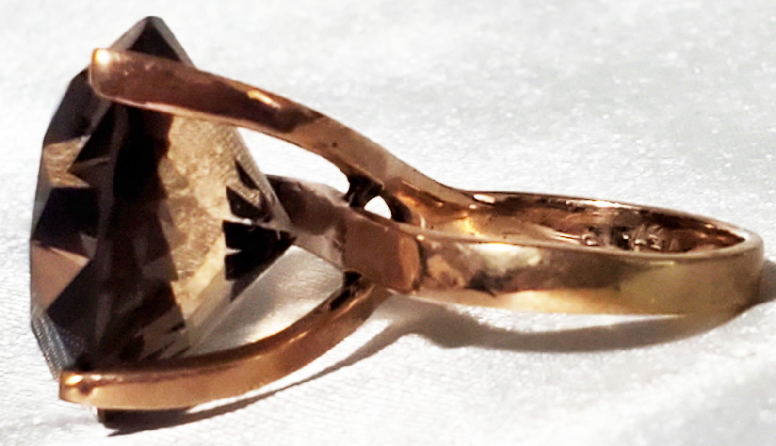 LADYS 14KT ROUND TOPAZ CENTER STONE RING - 4