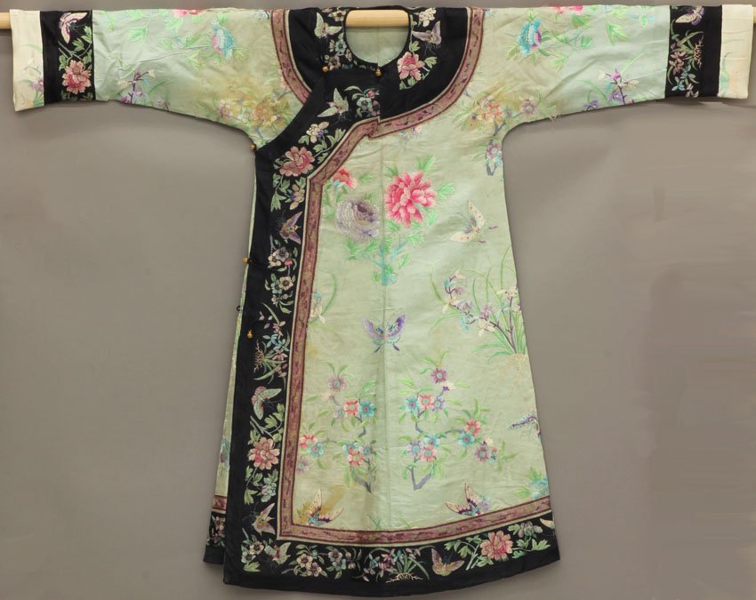 Early 20th Century Chinese Silk EmbroIdered Robe Note-: EARLY 20TH CENTURY CHINESE SILK EMBROIDERED ROBE note- some loss