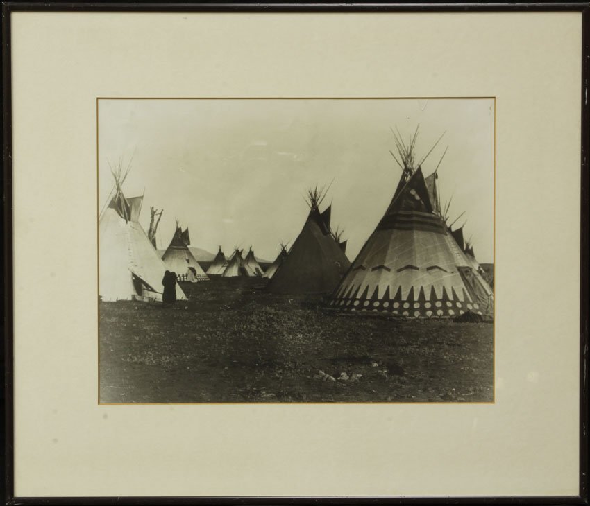 VINTAGE PHOTO OF NATIVE AMERICAN INDIAN ENCAMPMENT sigh: VINTAGE PHOTO OF NATIVE AMERICAN INDIAN ENCAMPMENT sight- 10" x 13"