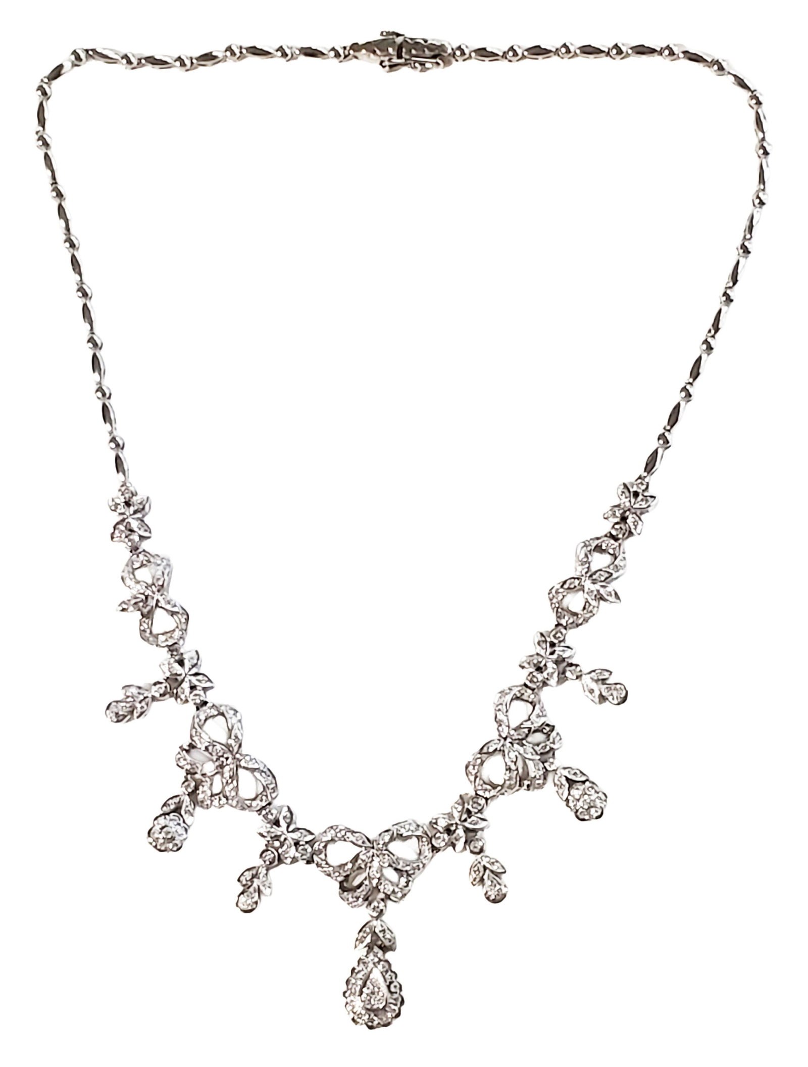 LADYS 18KT 5.75 CTTW DIAMOND FLORAL NECKLACE (1 of 8)