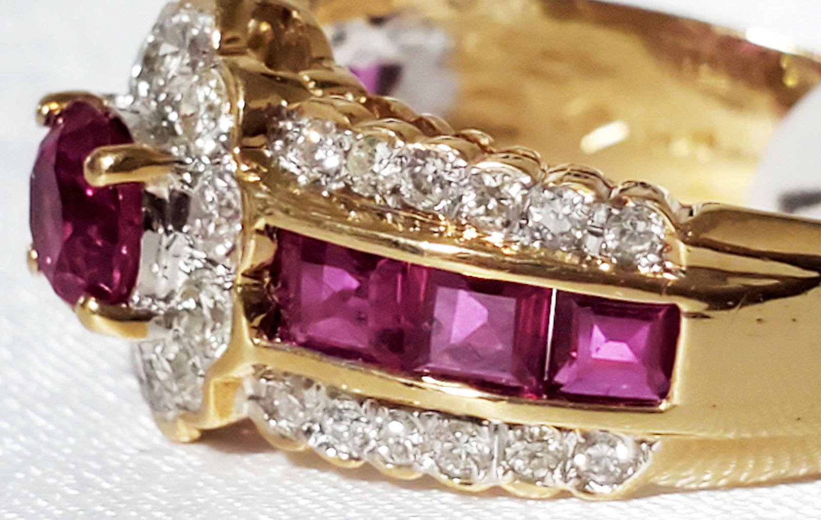 LADYS 18KT RUBY AND DIAMOND RING - 4