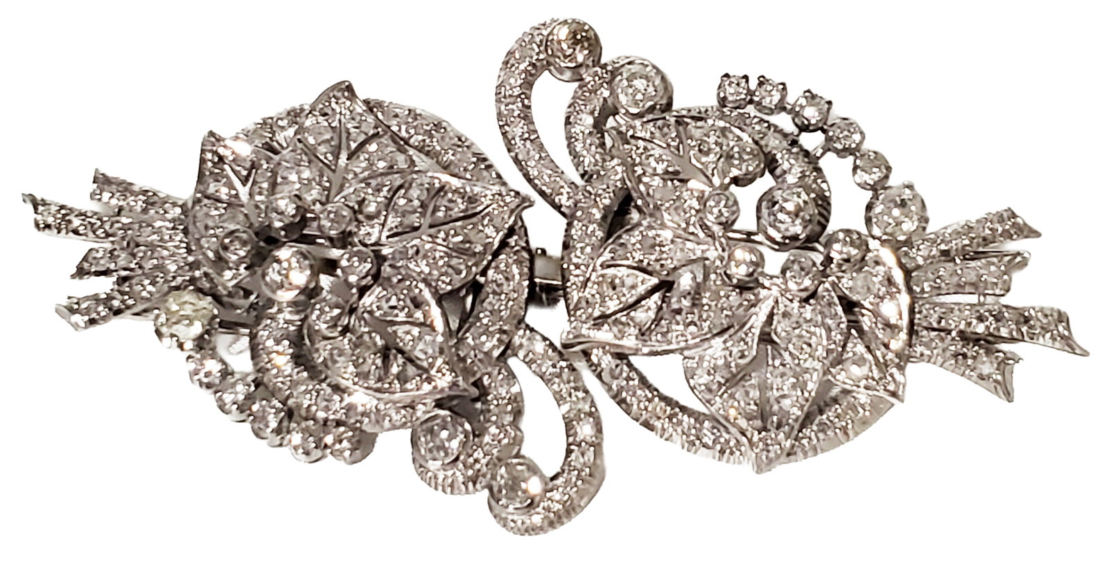 PLATINUM 7 CTTW DIAMOND VINTAGE BROOCH (1 of 10)