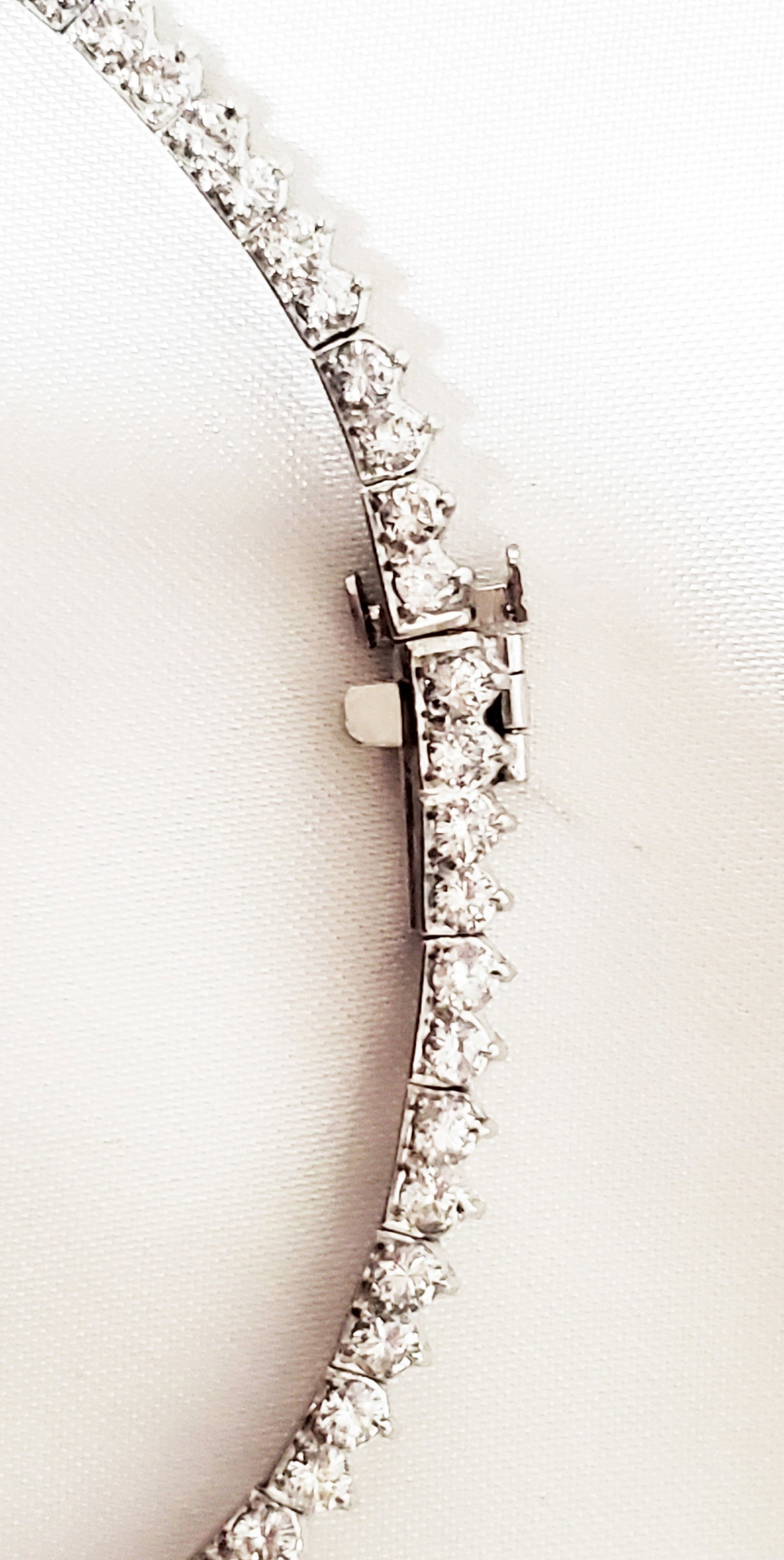 LADYS DIAMOND NECKLACE - 6