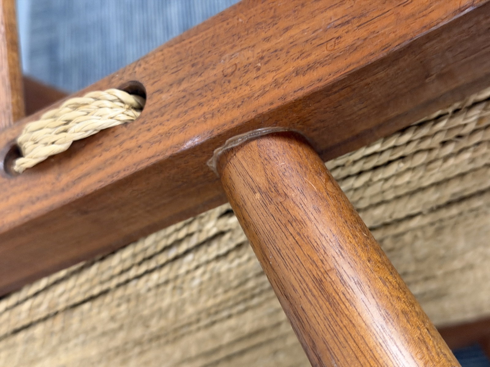 MID-CENTURY WALNUT STRAW CHAIR - 7