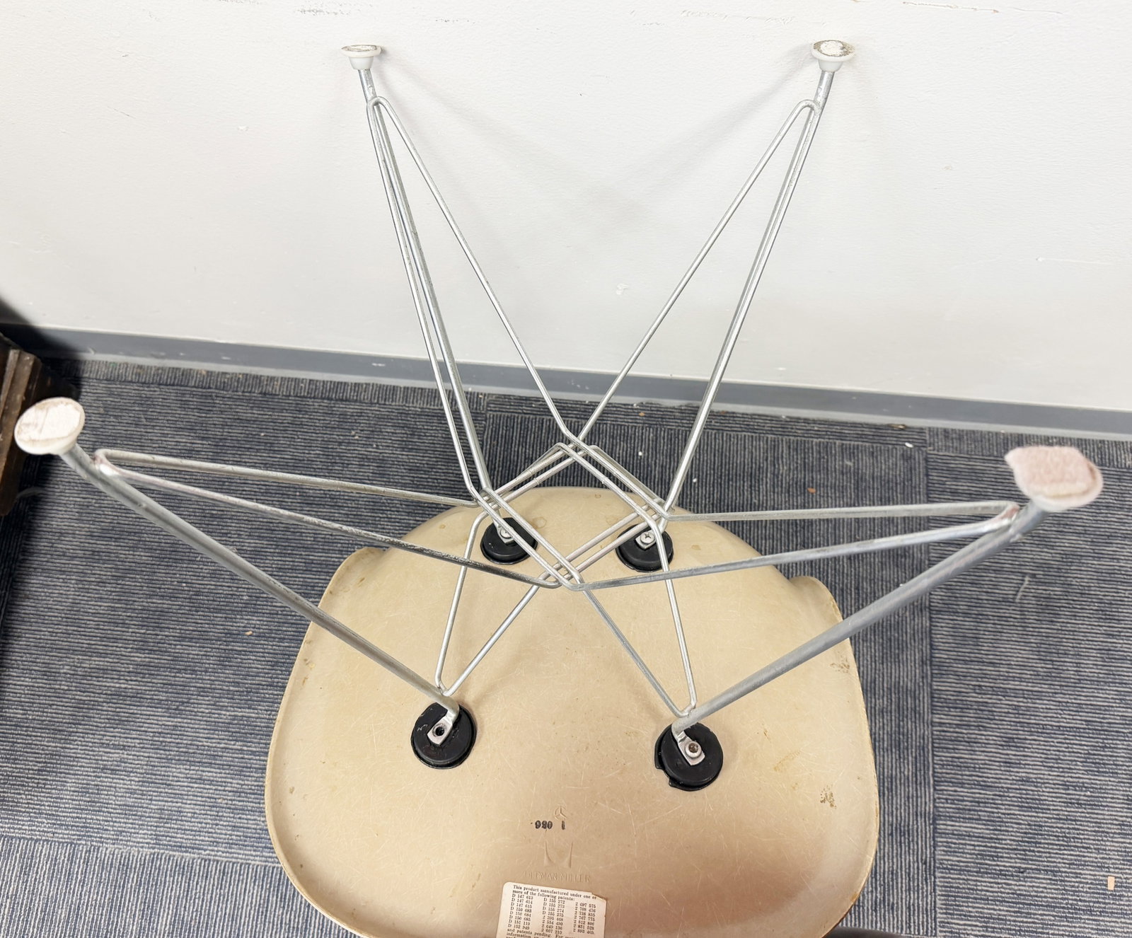 EAMES MID-CENTURY PLASTIC SHELL CHAIR - 4