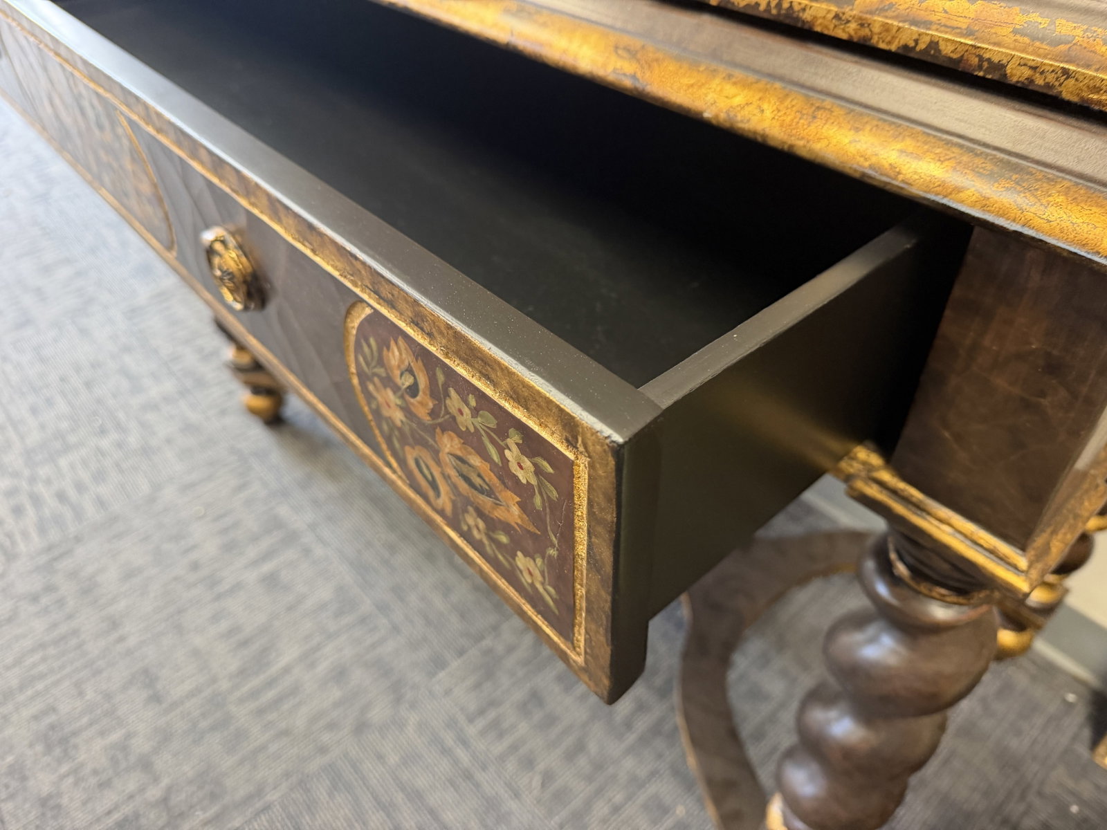 VENETIAN STYLE TWO DOOR CABINET - 4
