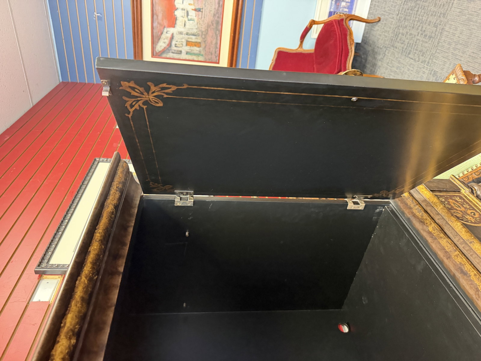 VENETIAN STYLE TWO DOOR CABINET - 5