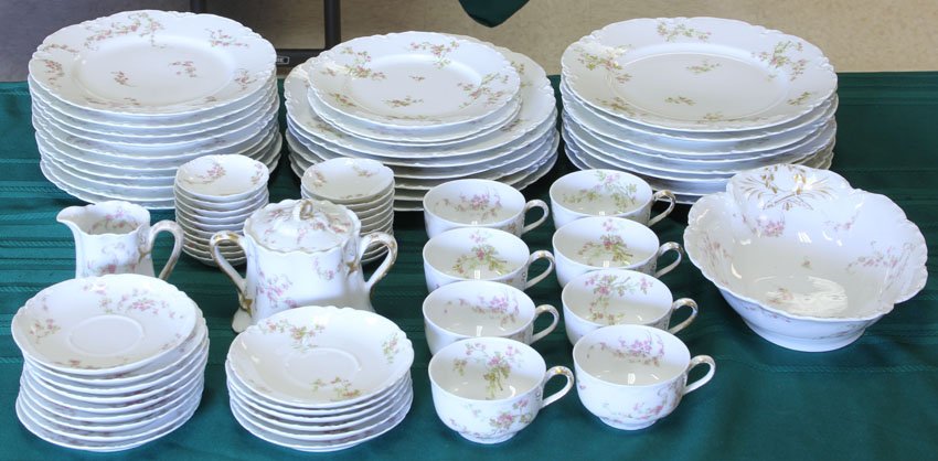 HAVILAND LIMOGES DINNER SERVICE, 72 PCS.