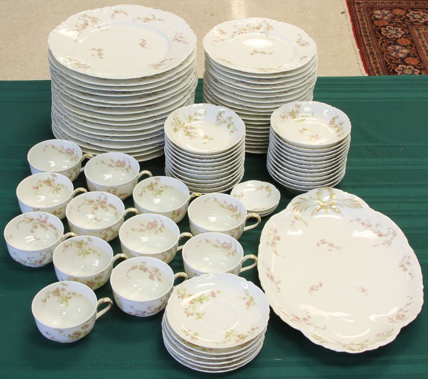 SET OF (81) HAVILAND LIMOGES DINNER CHINA