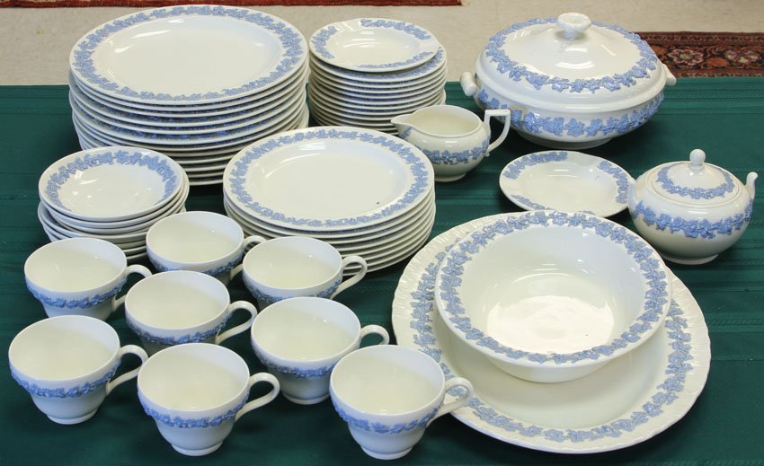 WEDGEWOOD PORCELAIN DINNER SERVICE, 55 PCS.