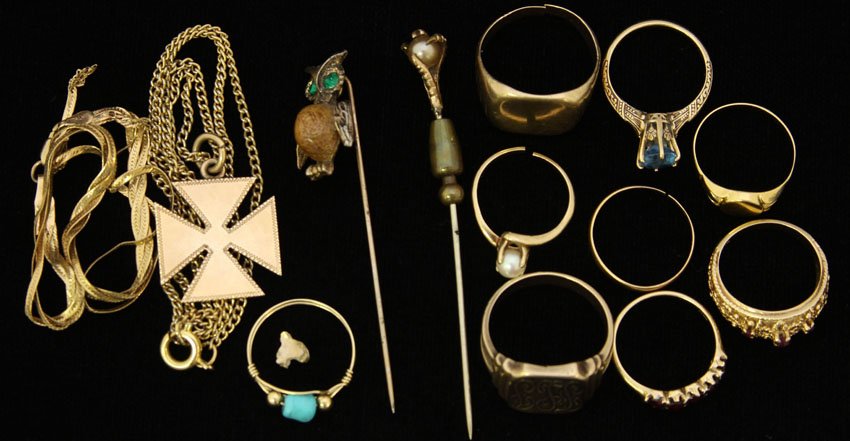LOT OF VINTAGE JEWELRY, 14KT & 10KT: stick pin, hair jewelry, necklaces, rings Weight- 46 grams Condition: worn