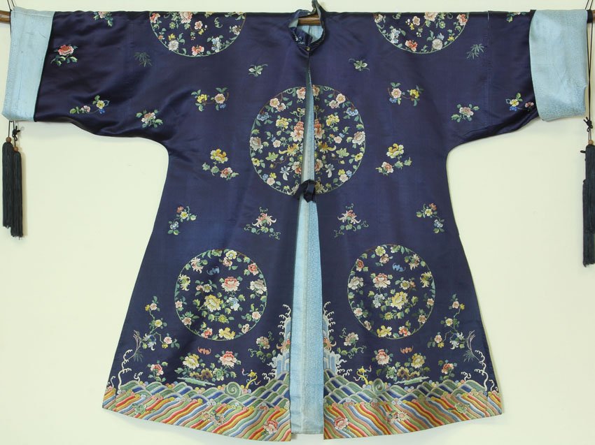 QING DYNASTY SILK EMBROIDERED ROBE: Condition: loss of stitching, rips, discoloration