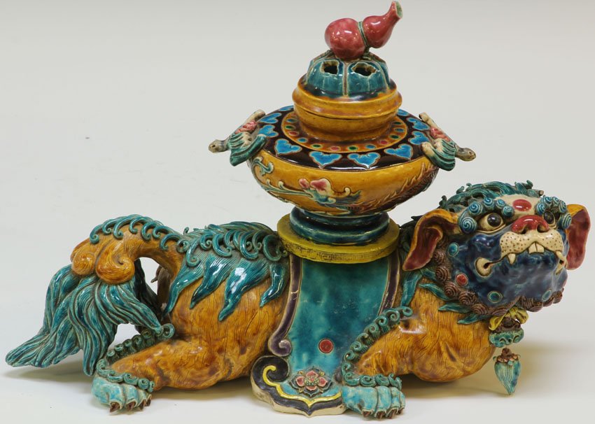 VINTAGE CHINESE PORCELAIN INCENSE BURNER: Length- 13" Condition: small chips