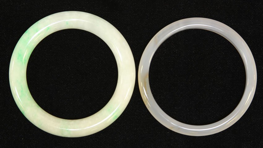 LOT WITH (2) BRACELETS: Jade and Agate
