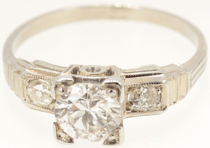 LADIES 18KT WHITE GOLD AND DIAMOND RING: appraisal value $4,400