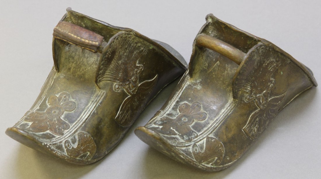 PAIR OF VINTAGE CHINESE BRONZE STIRRUPS: Length- 8 3/4"