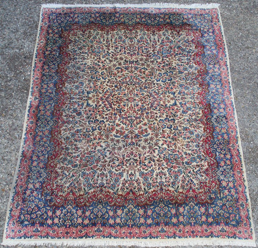VINTAGE KERMAN ROOMSIZE CARPET: Overall- 97" x 123"