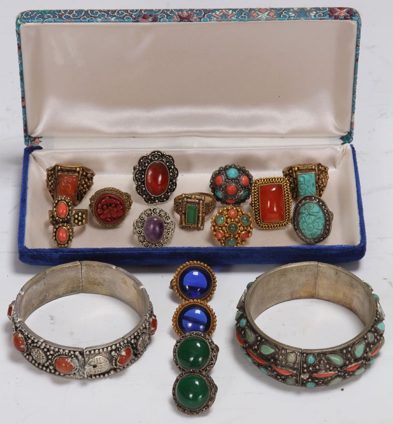 ASSORTMENT OF EARLY CHINESE JEWELRY: bracelets, rings Total of (17) pcs.