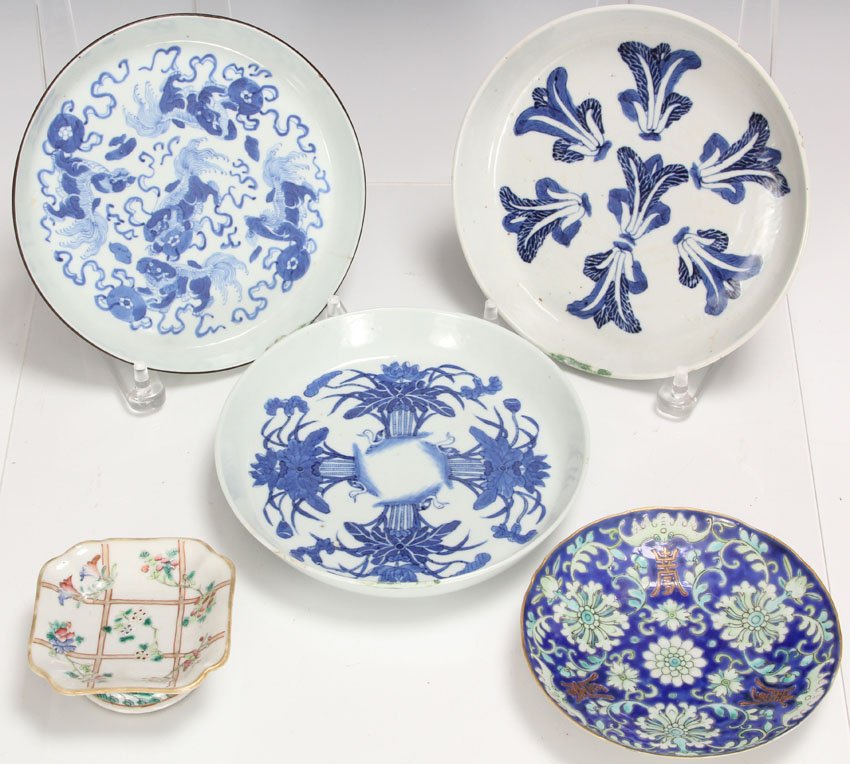 LOT OF (5) CHINESE PORCELAIN PLATES: 19th century Diameter: 3 1/2" - 7 1/4" Condition: hairlines